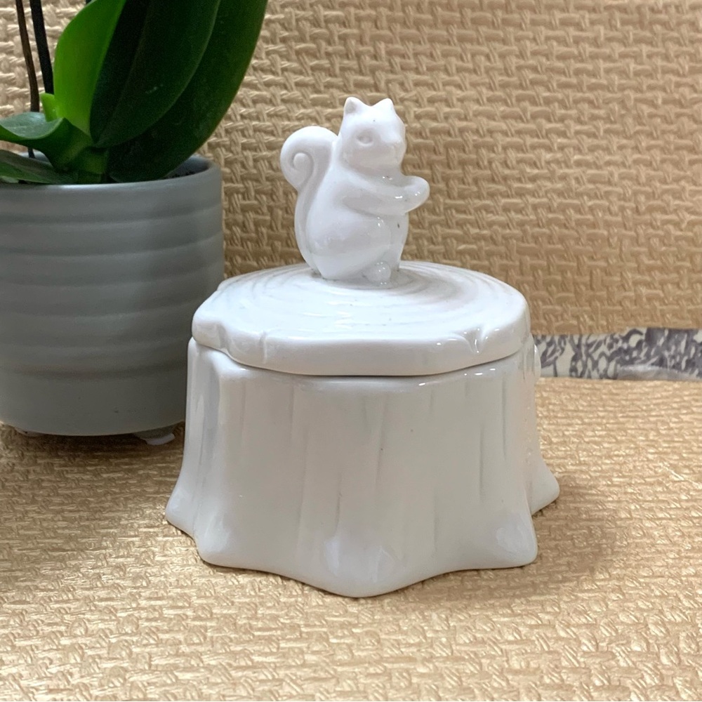 Vintage Tozai Home Porcelain Squirrel on Stump Trinket Box